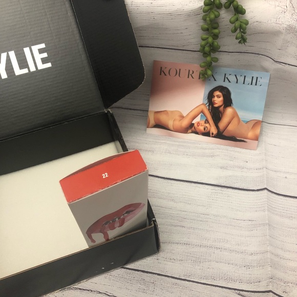 Kylie cosmetics 22 lip kit
